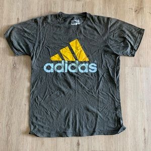 Adidas t shirt M
